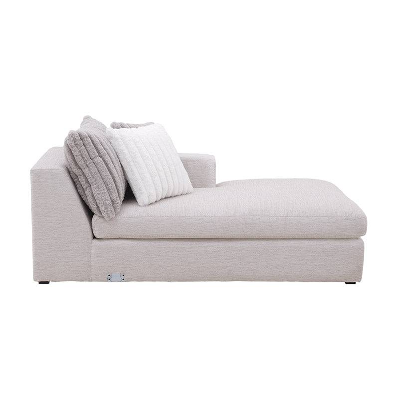 Sala San Miguel Chaise deurope.com.mx, sofá con chaise en tela marfil con textura afelpada, vista frontal, dimensiones 100x81x182 cm.