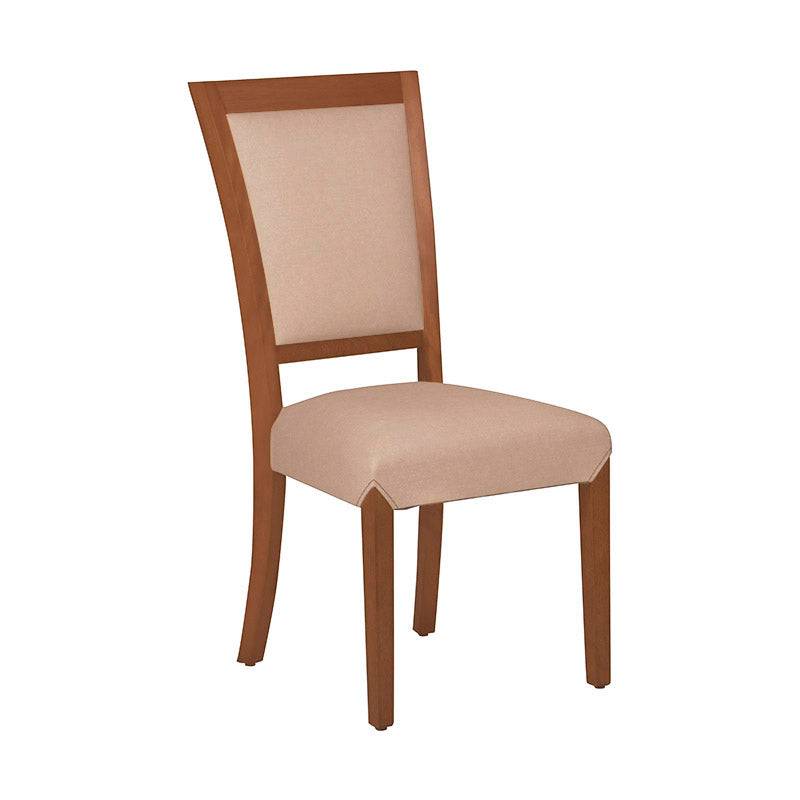 Juego de comedor Siena de 9 piezas con sillas de madera en color café almendra y tapizado de cuero en imagen.