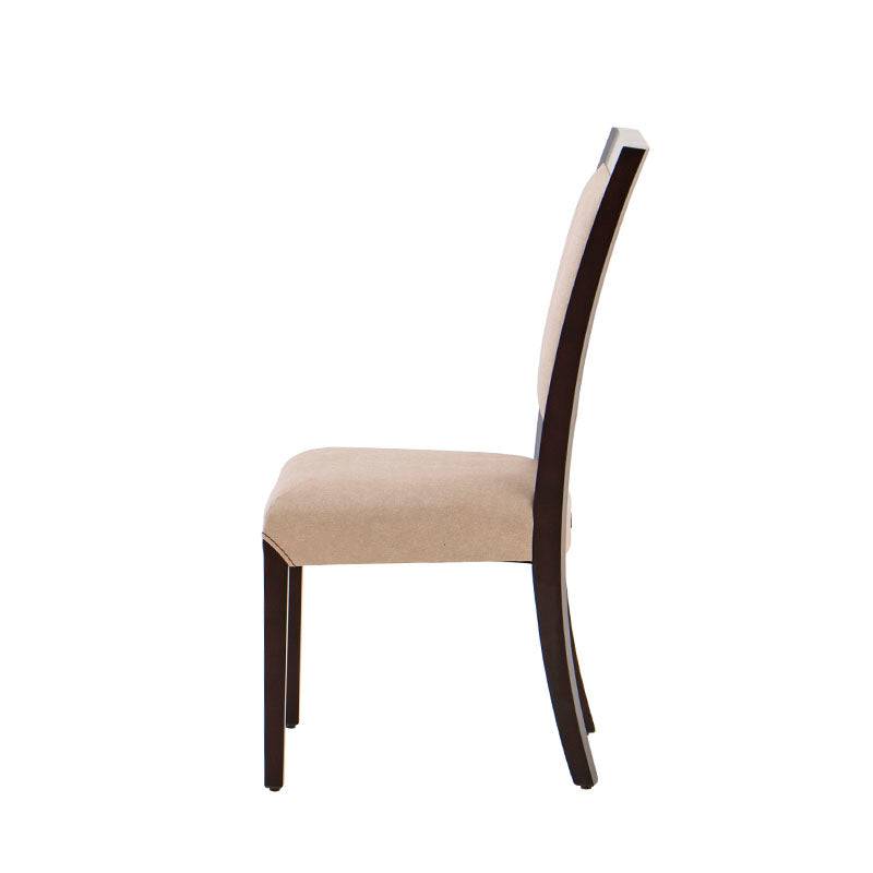 Silla de comedor Siena de Deurope con estructura de madera de banak y tapizado en cuero, color café almendra, vista frontal.