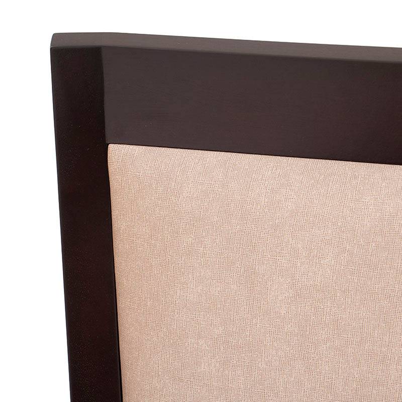 Juego de comedor Siena con 4 sillas de madera en color café almendra y tapizado de leather touch, de deurope.com.mx.