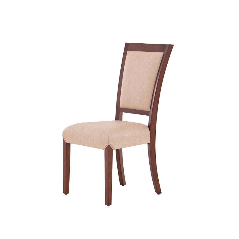 Juego de comedor Siena de 9 piezas con sillas de madera en color café almendra y tapizado de cuero.