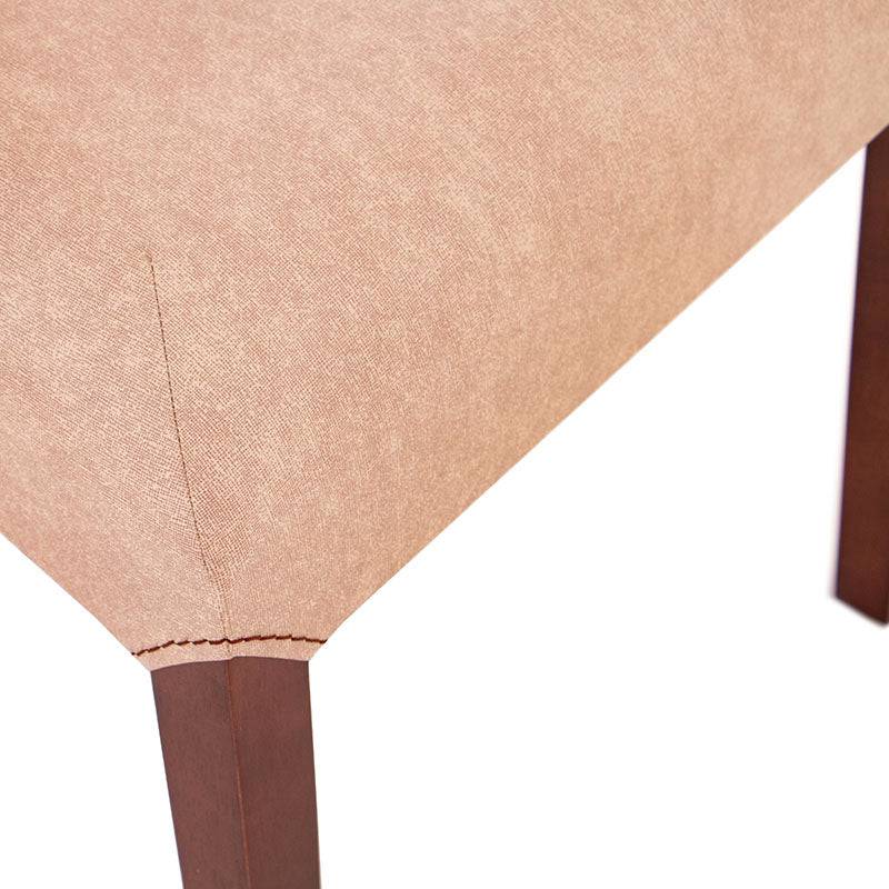 Juego de comedor Siena de 9 piezas con sillas de madera en color café almendra y tapizado de cuero sintético.