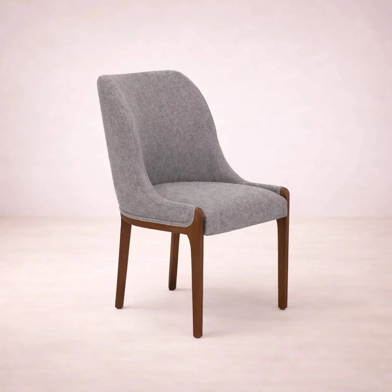 Juego de comedor Quetzal de 7 piezas, incluyendo sillas y mesa, en estilo moderno y elegante, en color natural y madera.