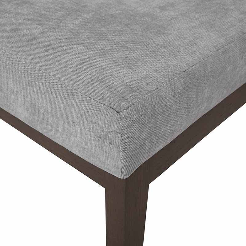 Silla Murcia del juego de comedor Quetzal de Deurope, diseño moderno y asiento acolchado en color gris.