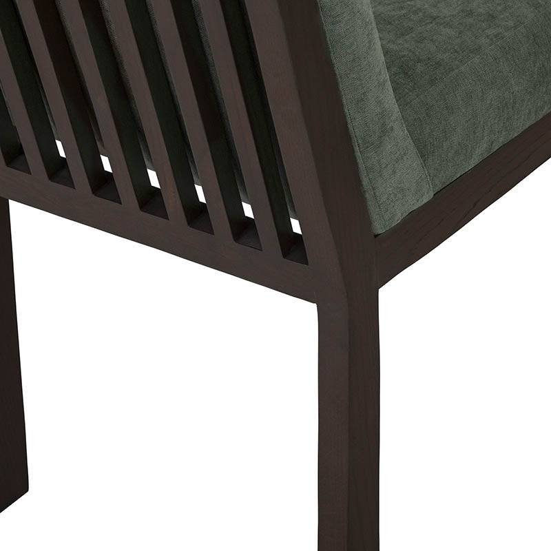 Sillas del conjunto de comedor Quetzal de 7 piezas, en color gris, con estructura de madera y asiento acolchado.