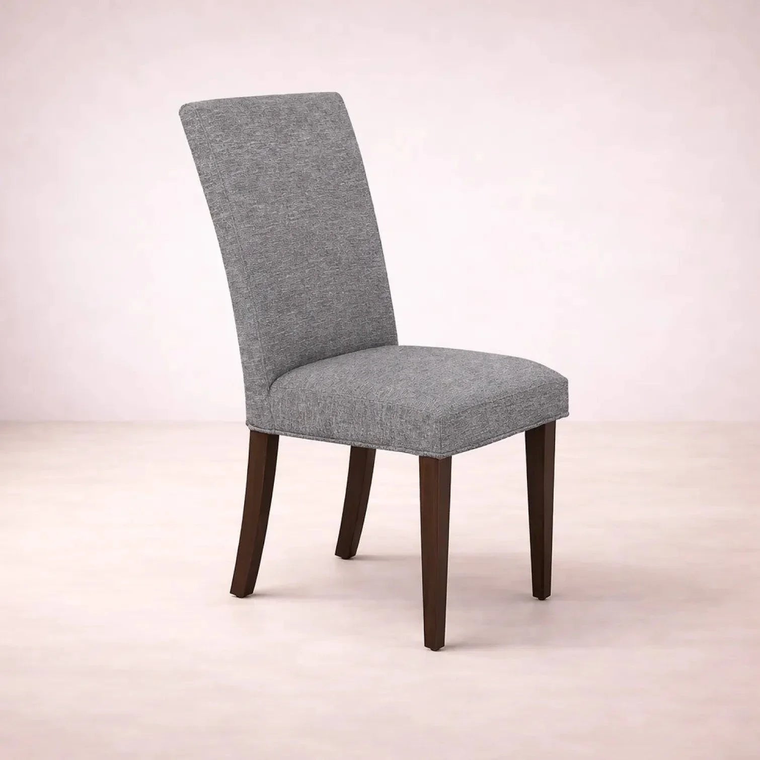 Silla Vemer del juego de comedor Quetzal de 9 piezas en color madera, ideal para comedor elegante y moderno.