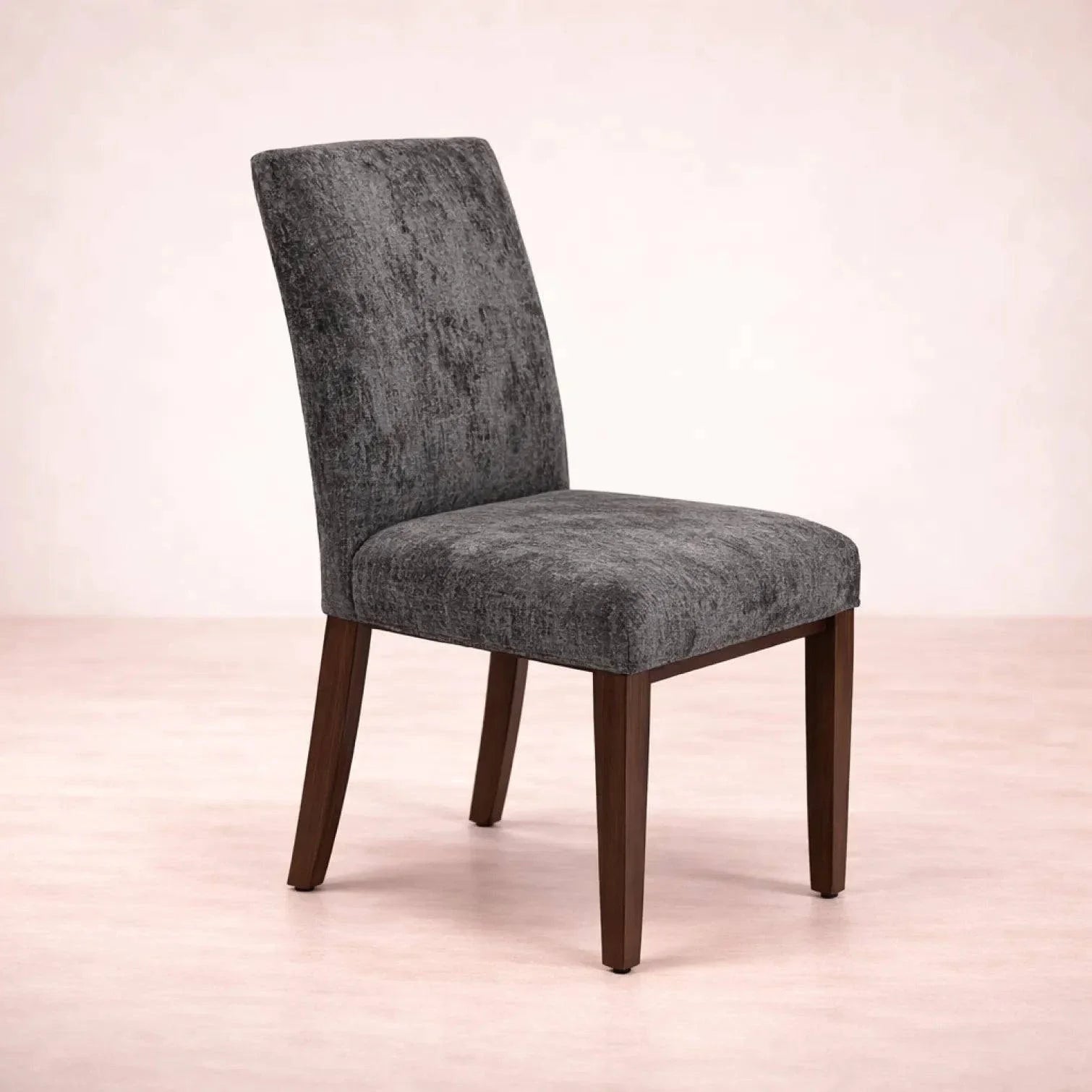 Silla Vemer del juego de comedor de 10 piezas de deurope.com.mx, diseño moderno y asiento acolchado en color neutro.