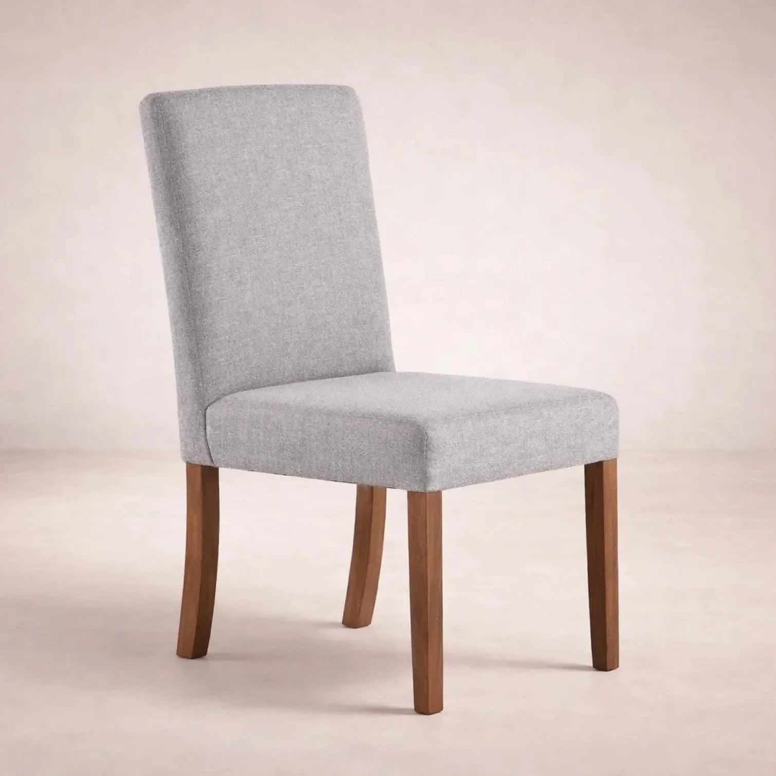 Juego de comedor Aragón de 5 piezas con sillas de nogal y tapiz de tela, estructura en madera de poplar, en gris y nogal.
