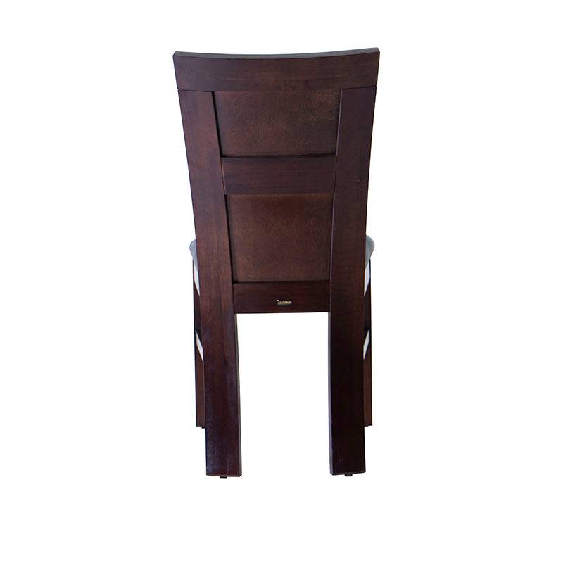 Juego de comedor Aragón de ocho piezas con sillas de madera nogal y asiento de mimbre, en un comedor moderno.