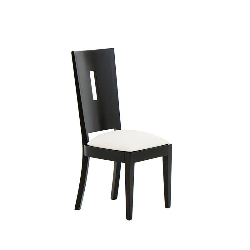 Sillas de comedor de tapiz de tela en color tabaco con estructura de madera decaoba, parte frontal y dimensiones.