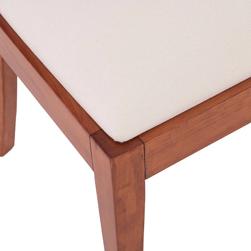 Sillas de comedor de madera con tapizado de tela en color tabaco, parte del juego de comedor Quetzal deurope.com.mx.