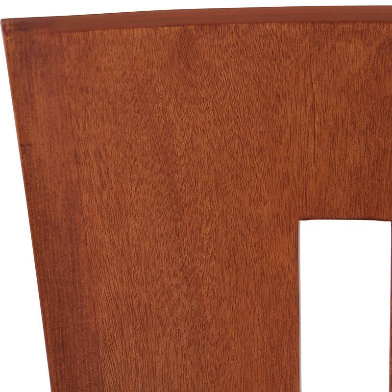 Juego de comedor Quetzal deurope.com.mx con sillas tapizadas en tela, estructura de caoba y acabado en color tabaco.