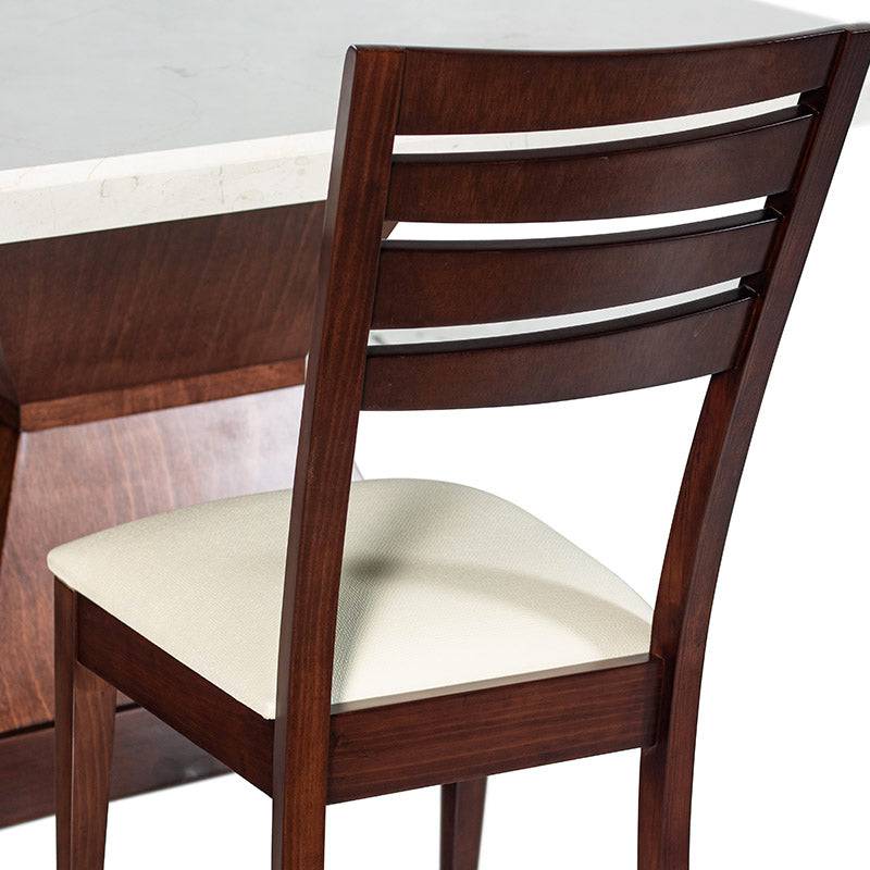 Juego de comedor Quetzal de 9 piezas con sillas de madera de pino enchapada en caoba y tapizado en Leather Touch.