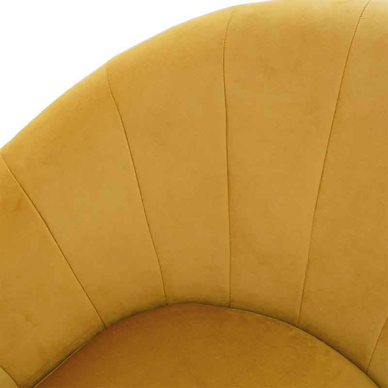 Sillón ocasional Andor de tapiz amarillo en tela tipo terciopelo, respaldo y asiento acolchados, dimensiones 64x81x60 cm.