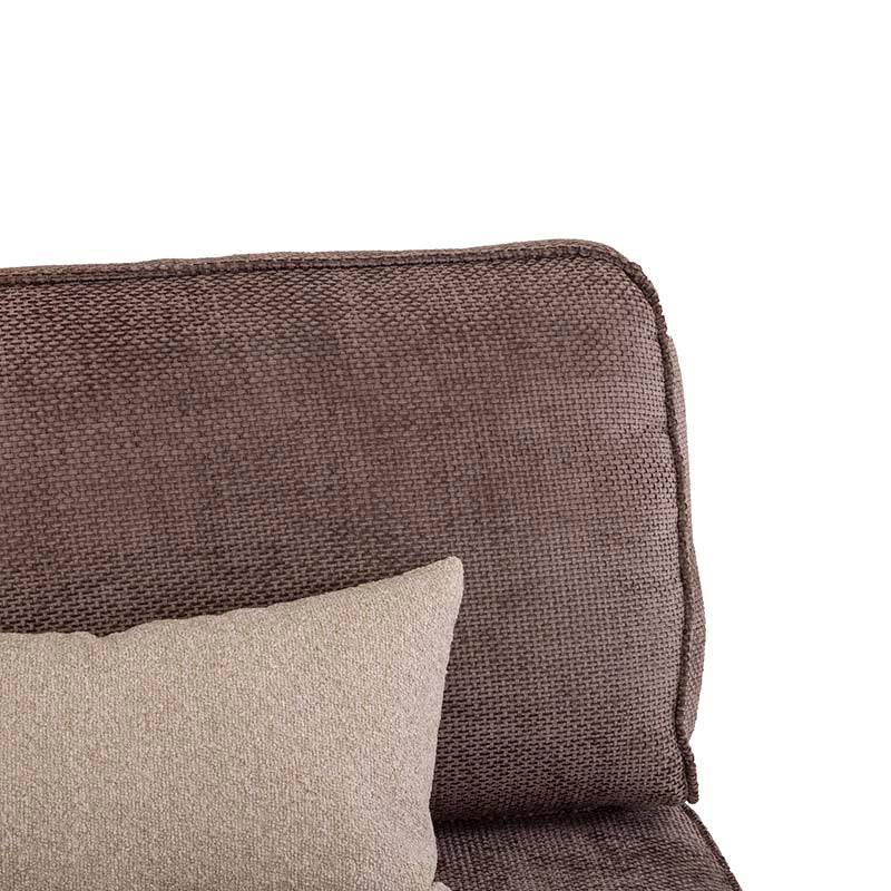 Sillón central y juego de sala Megan de 5 piezas en color café, tapizado en tela, con cojines y estructura resistente.