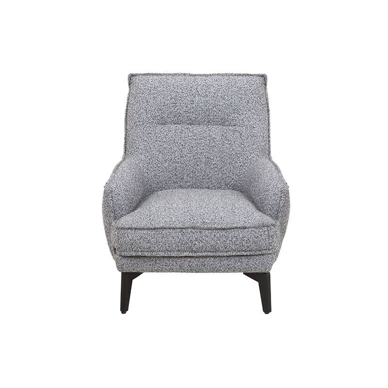 Sillón Andrea Berlin de tapiz gris con respaldo y asiento acolchados, dimensiones aproximadas 75x86x85 cm, en espacio moderno.