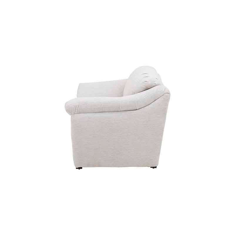 Sillón Chloe de sala en tela marfil, con estructura moderna y cojines cómodos, ideal para espacios de estar elegantes.