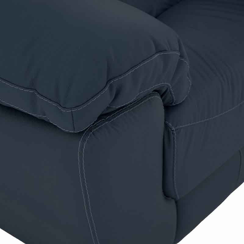Sillón de sala Carter deoupe.com.mx en piel moka, con respaldo y asiento cómodo, frente y dimensiones visibles en la imagen.