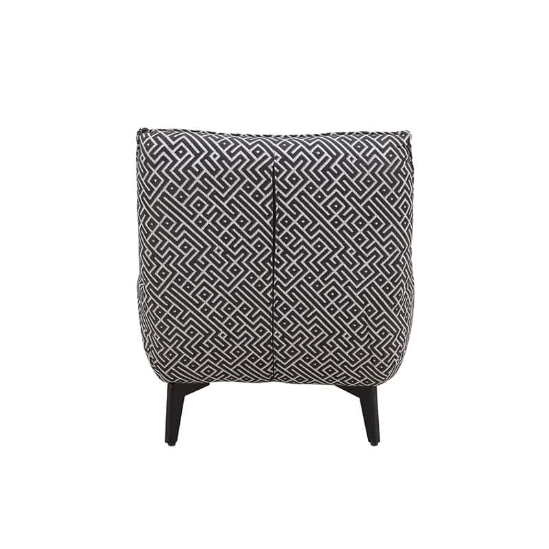 Sillón Andrea Essa de tapiz negro con estructura moderna, frente de 75 cm, altura de 86 cm y fondo de 85 cm en habitación elegante.