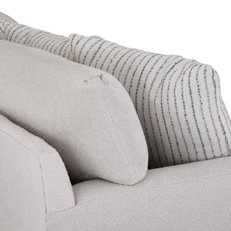 Sofá Oliver de Deurope.com.mx, sillón grande con cojines cómodos y tapizado en tela gris claro en una sala moderna