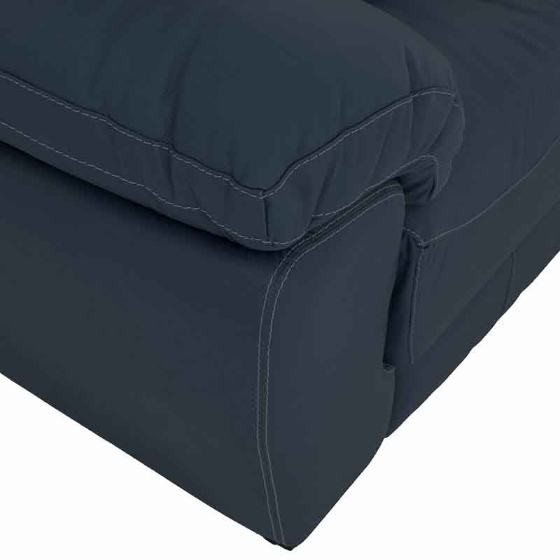 Sofá de sala Carter de cuero en color moka, con estructura de 223 cm de largo, 90 cm de alto y 88 cm de fondo, de deurope.com.mx